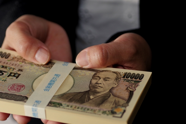 闇金業者に大金を渡してしまう。佐賀市の闇金被害の相談は弁護士や司法書士に無料でできます